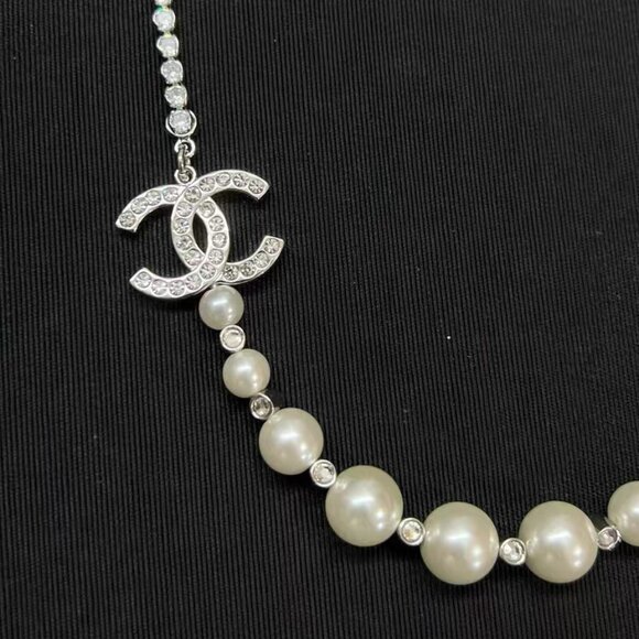 CHANEL Glamorous with Pearls Necklace Authentic - Picture 3 of 4
